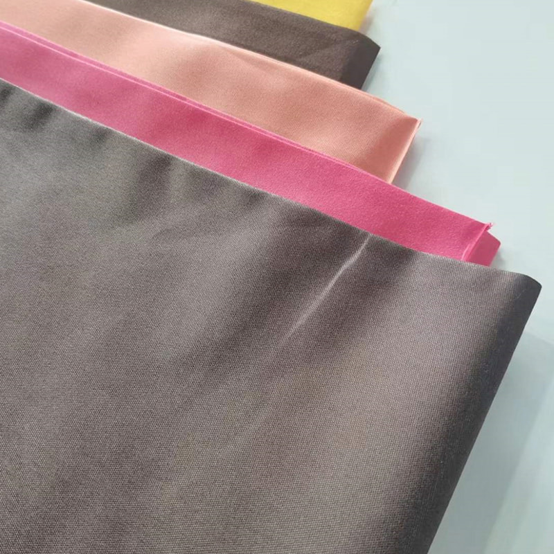 TMIE-08-1-2 85GSM 125cm Éadaí Compordach agus Fabraic Lining Lithe 100% poileistir Dathanna Éagsúla ar Fáil Fabraic Poplin poileistir snasta daite